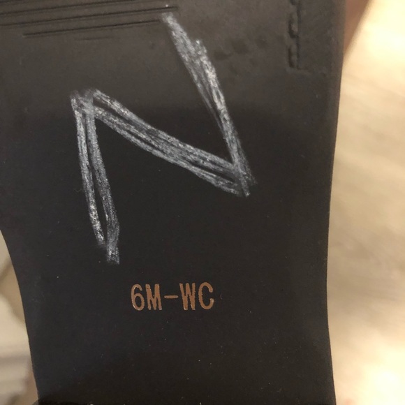 Guess winter snow boots size 6 - Picture 5 of 9